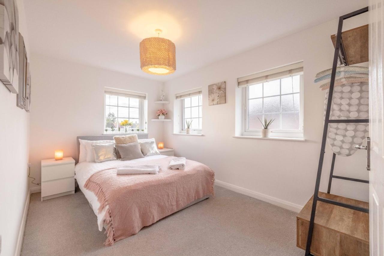 Windsor Wexham One Bedroom Home Sleeps Four Slough Exterior foto